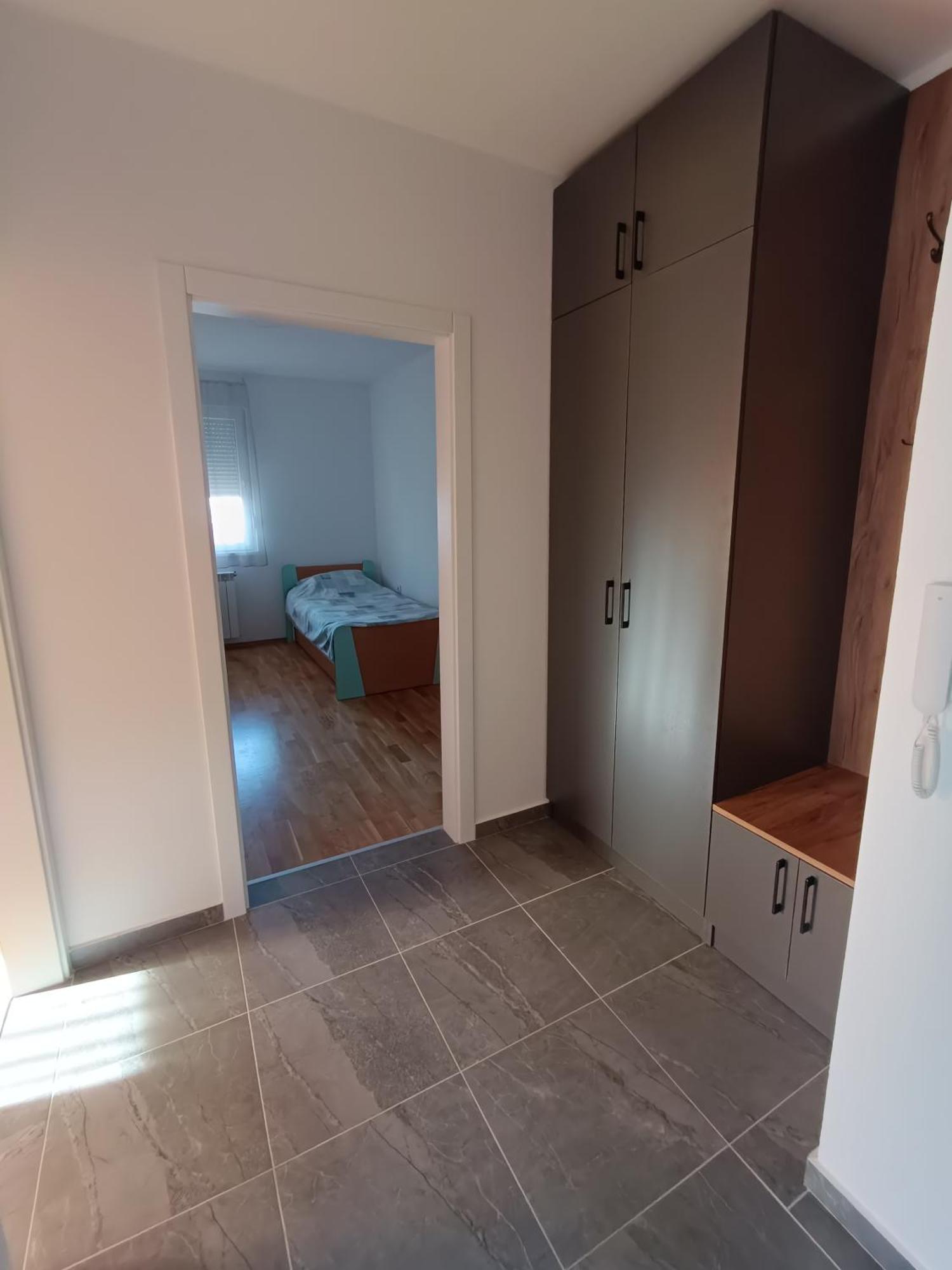 Apartment Luksuzni Ema Pirot